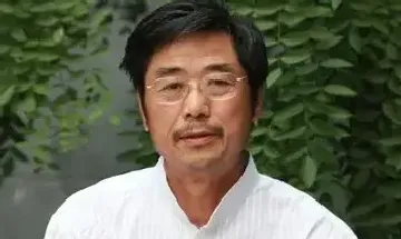 卢加