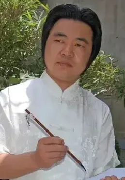栾长征
