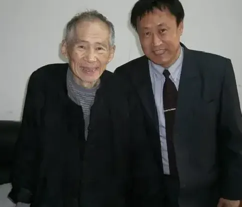 王开选·与恩师汤文选先生合影1