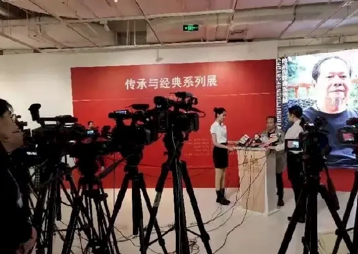 贾雨·接受媒体采访