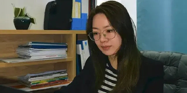 刘芳