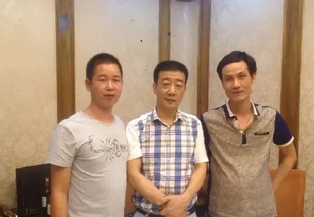 黄裔就·与书画家黄木雄、林志广合影