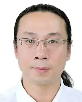 万弘巍