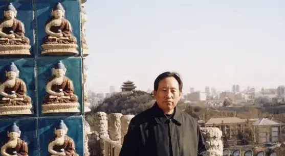 荆振初
