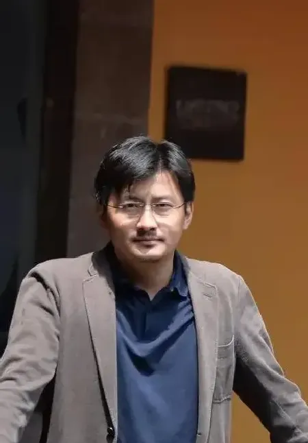 任哲