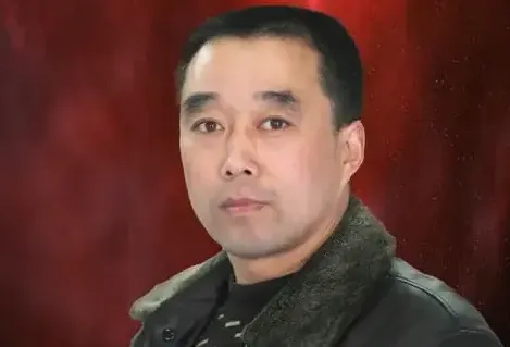 慕安亮