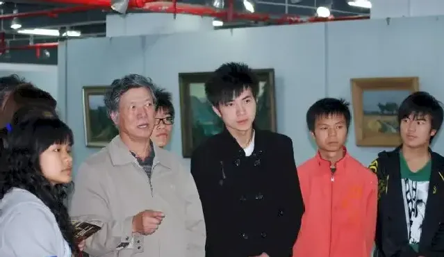 黄德伟