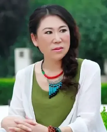 官春英