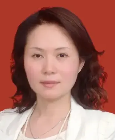王霞