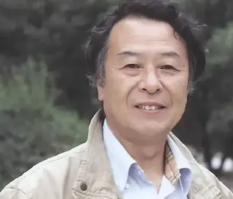 岳嵘琪