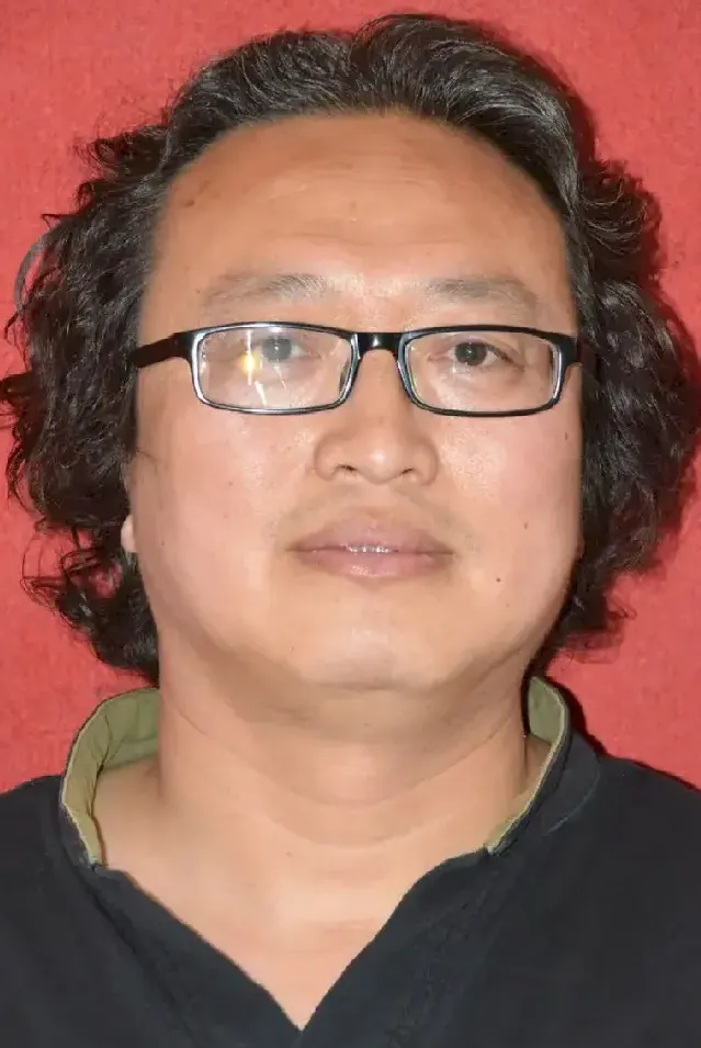 黄伟