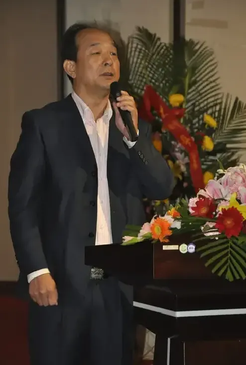 高世迎
