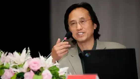 卢新华