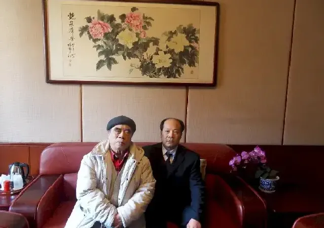 阮成森·与着名画家戴泽合影