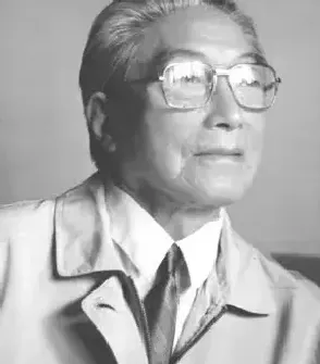 高冠华
