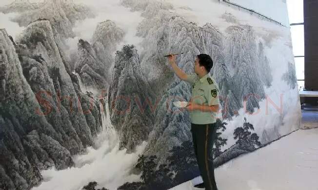 胡智林·在总政为十八大分会场创作大型山水画