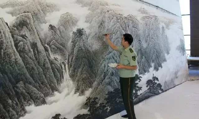 胡智林·在总政为十八大分会场创作大型山水画