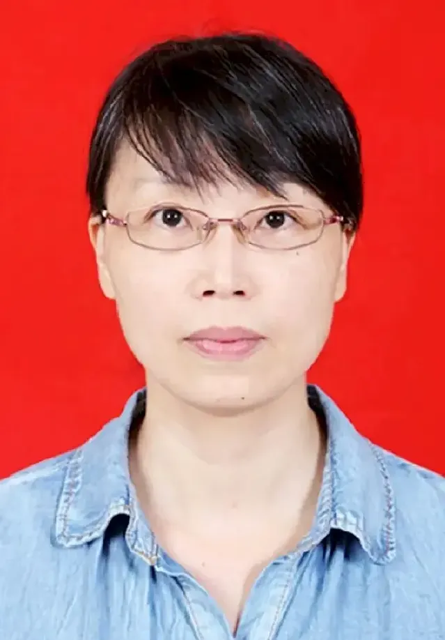 何英