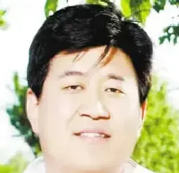 王明
