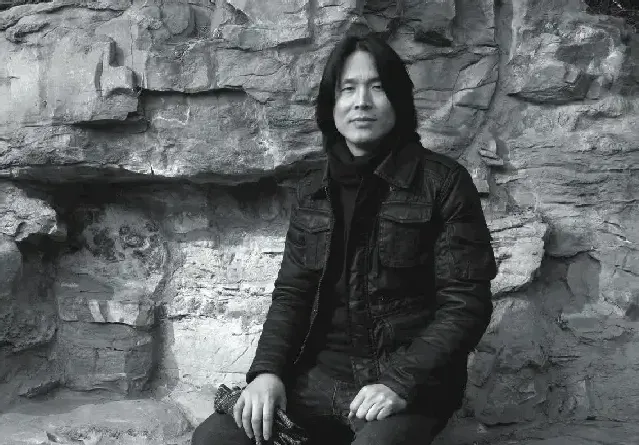 李伟