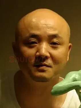 何强