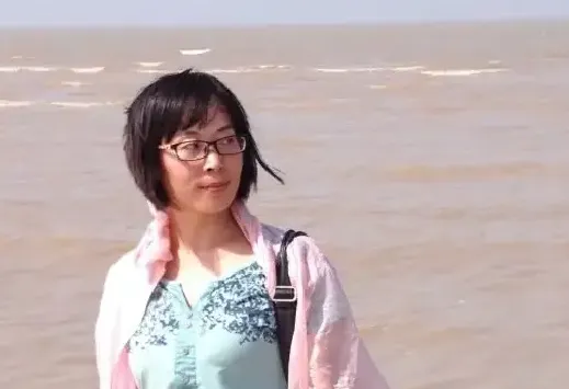 卢洪英