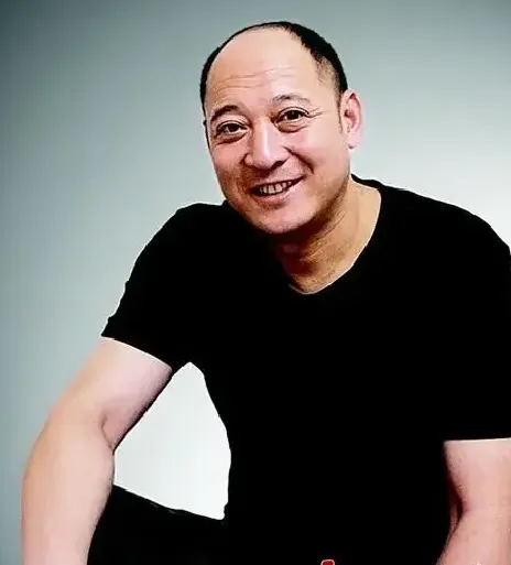 李伟