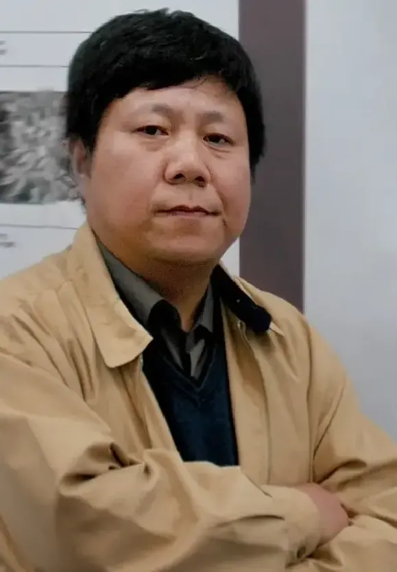 李维立