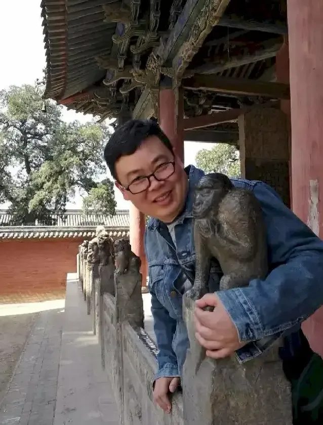 李伟
