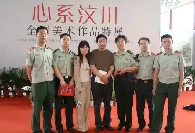 陈真歆·和同学一起跟苗再新老师合影留念