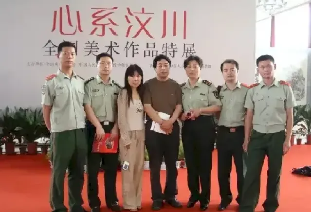 陈真歆·和同学一起跟苗再新老师合影留念