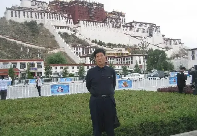 庞荣年