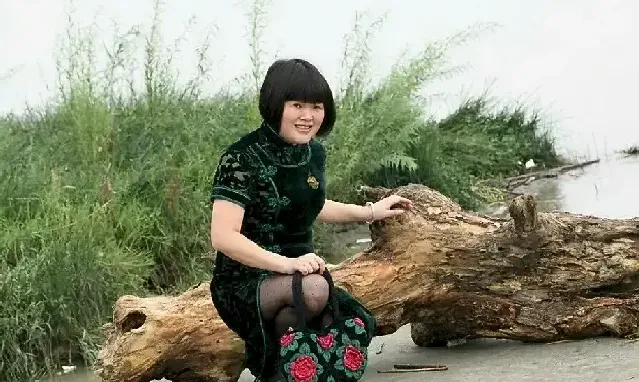何美玲