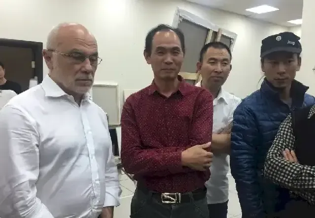 张丹阳·与苏里科夫美院院长柳巴文先生交流