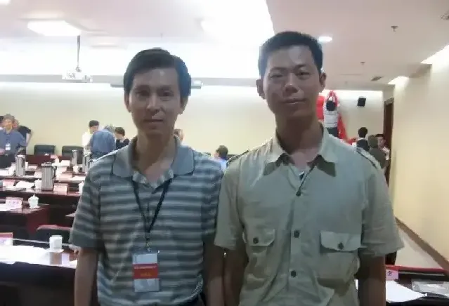 陈真歆·与着名画家何家英合影