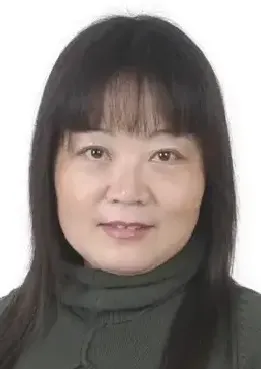 王霞