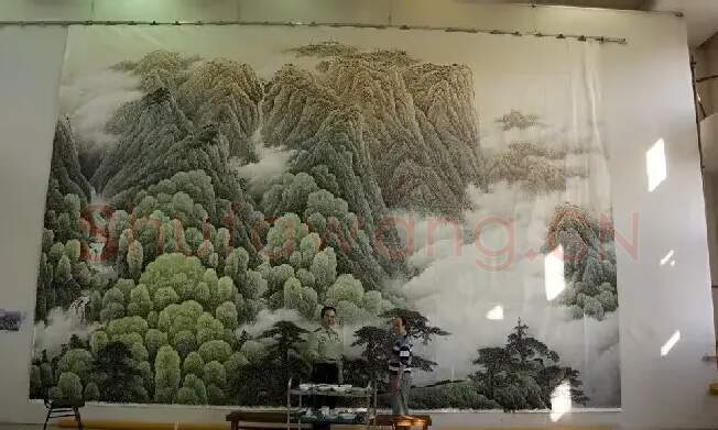 胡智林·与岭南画派山水大家庞泰嵩师父为总后创作国画