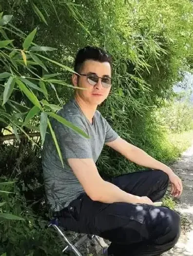 李芳