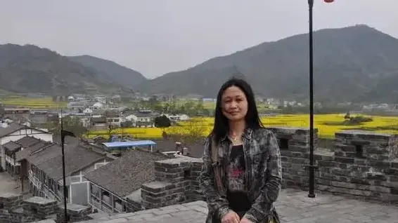 蔡丽