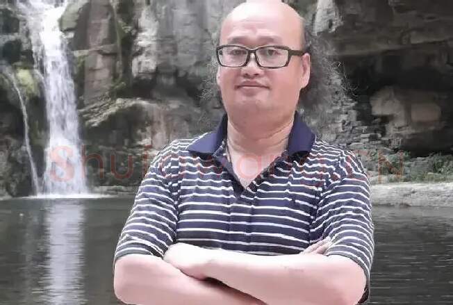 黄璘