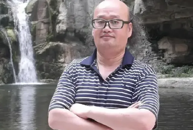 黄璘