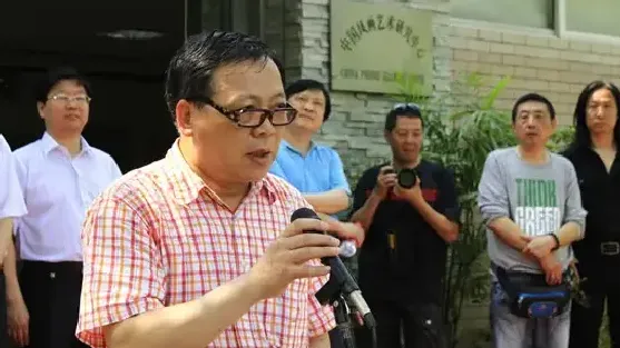 杨国新