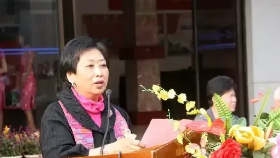 赵伍月柳