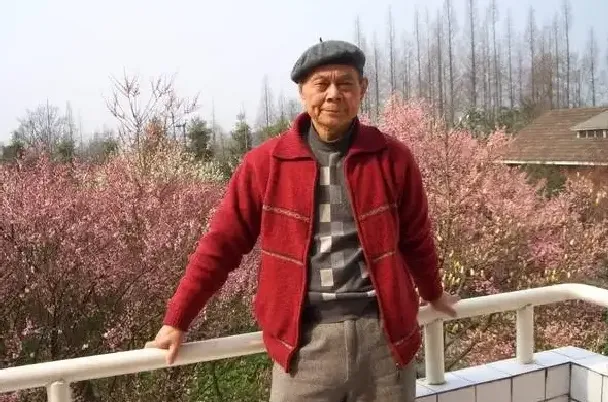 伍明万