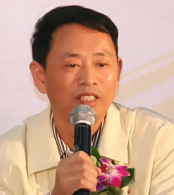 张卫