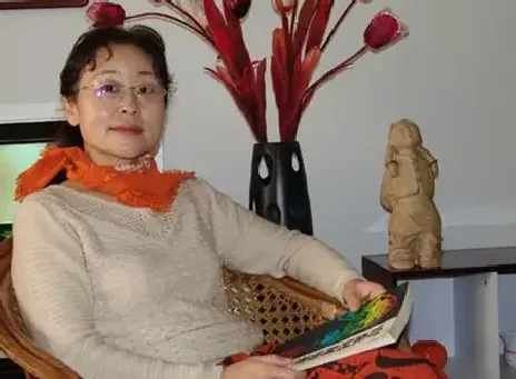 何丽