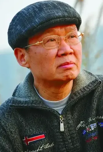 黄定初