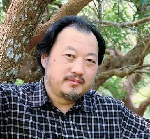 卢东