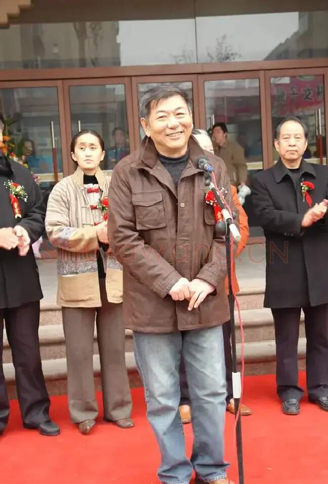 王镛