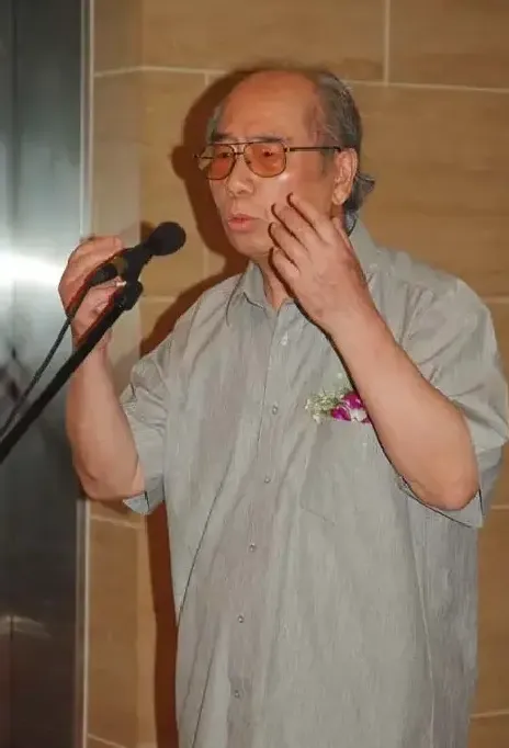 伍必端